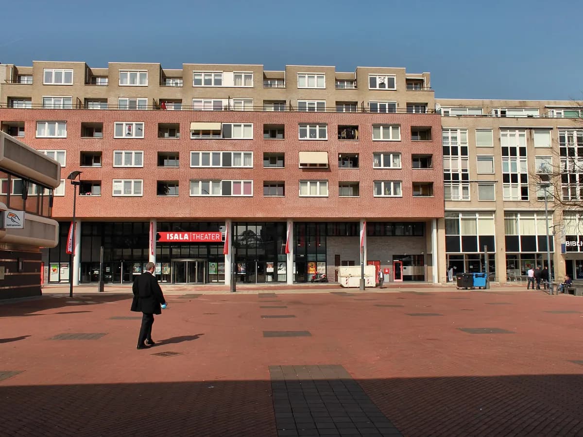 Capelle aan den IJssel: bebouwing langs de dijk aan de Hollandsche IJssel