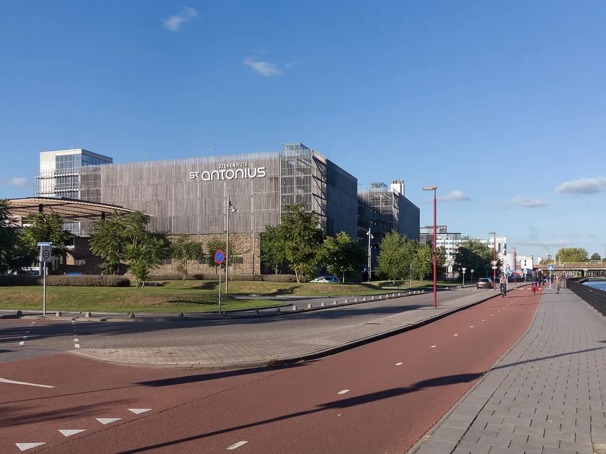 Nieuwegein: een historisch landgoed met gracht en molen in de nieuwe stad