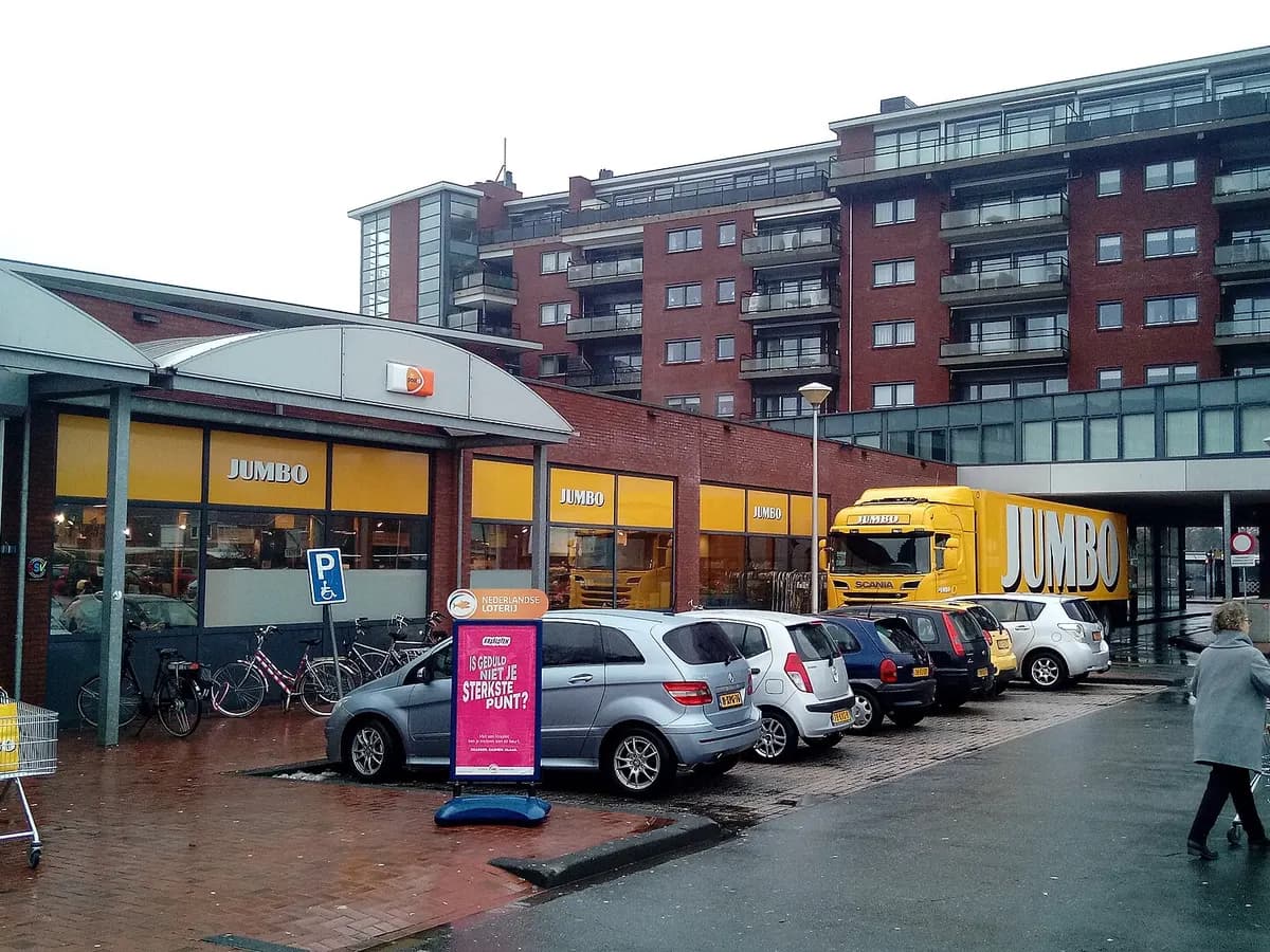 Stadskanaal: een langgerekte veenkoloniale plaats langs het kanaal